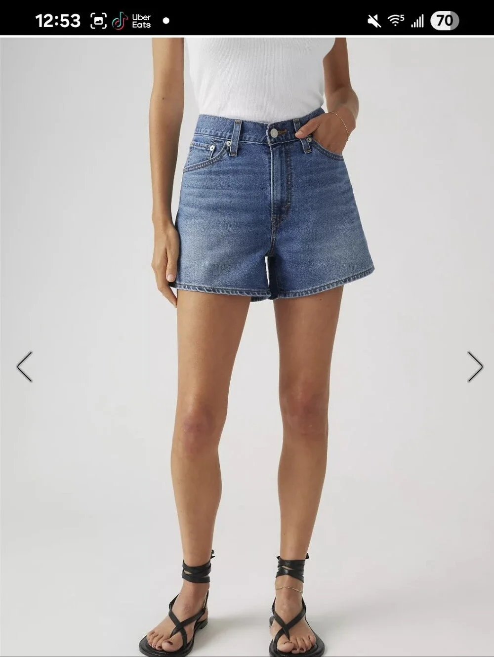 Levi's 80s mom shorts denim womens Size 28 High Rise Med Wash